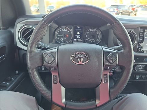 Used 2022 Toyota Tacoma TRD Off-Road image 21