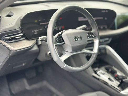 Used 2025 Audi Q5 Premium w/ Convenience Package AWD/4WD image 13