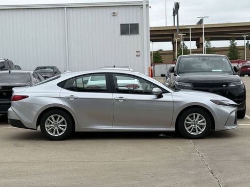 Used 2025 Toyota Camry LE FWD image 3