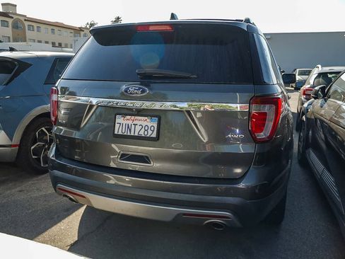Used 2017 Ford Explorer XLT image 6