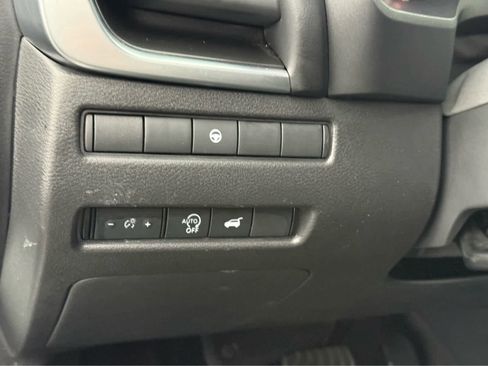 Used 2025 Nissan Rogue SV AWD/4WD image 14