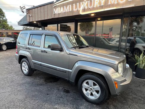 Used 2012 Jeep Liberty Sport image 3
