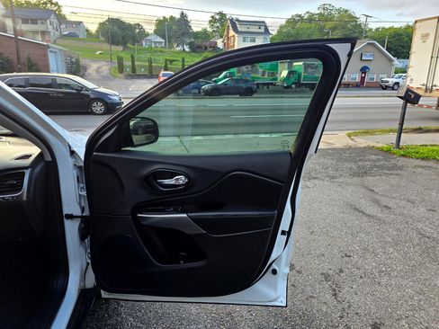 Used 2021 Jeep Cherokee Latitude image 14