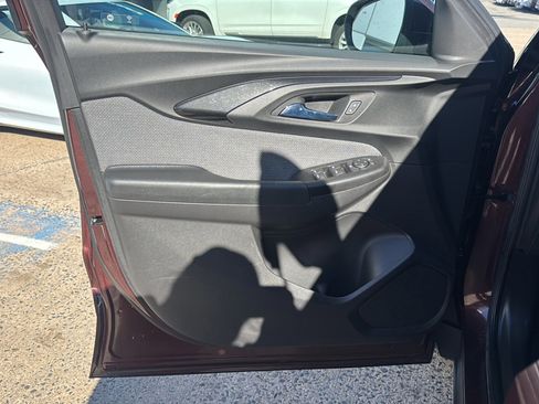 Used 2022 Chevrolet TrailBlazer LT w/ Convenience Package image 14