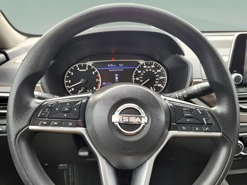 Used 2024 Nissan Altima 2.5 SV image 16