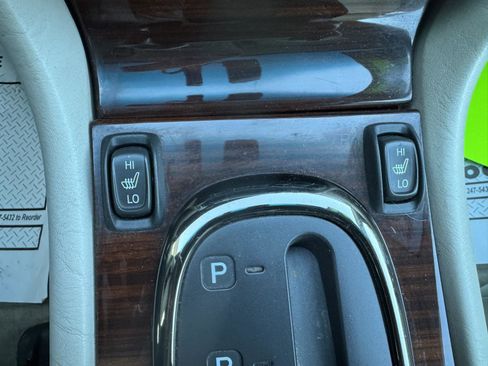 Used 2001 Cadillac Eldorado Touring image 15