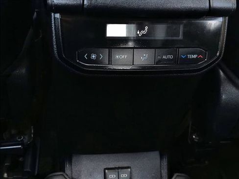 Used 2023 Toyota Highlander XLE image 18