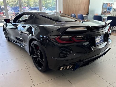 Used 2021 Chevrolet Corvette Stingray Coupe w/ Z51 Performance Package RWD image 5