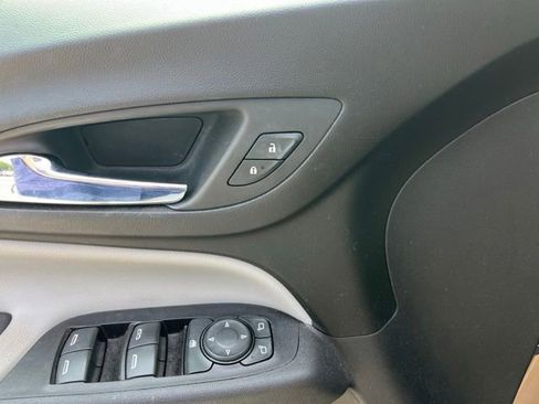 Used 2018 Chevrolet Equinox LS FWD image 11