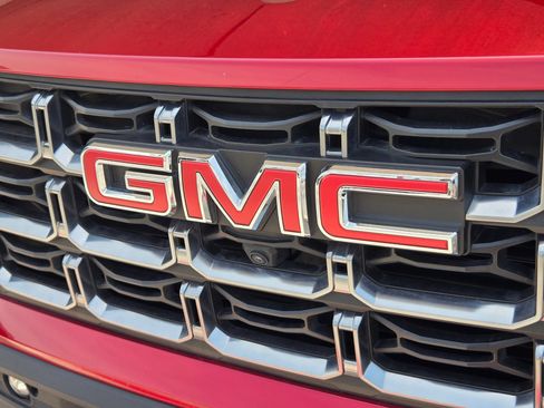 Used 2024 GMC Canyon AT4 w/ AT4 Premium Package AWD/4WD image 4