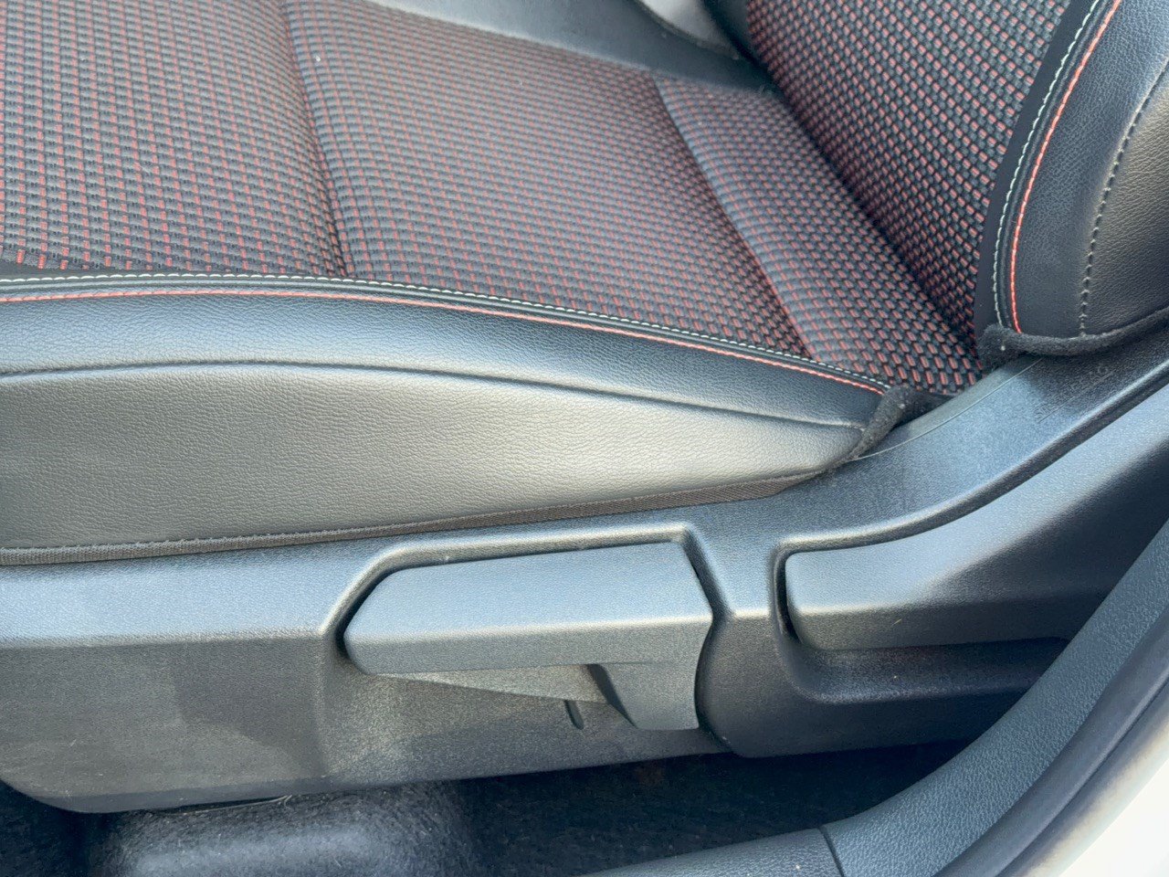 Used 2025 Nissan Kicks SR w/ SR Premium Package FWD image 16