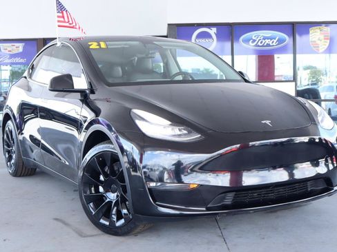 Used 2021 Tesla Model Y Long Range AWD/4WD image 2