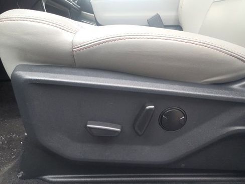 Used 2025 Ford Expedition Active image 27