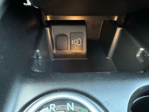 Certified 2025 Ford Explorer ST-Line image 50