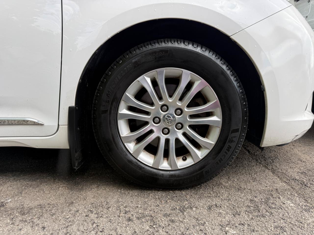Used 2013 Toyota Sienna XLE w/ Entertainment Pkg FWD image 42