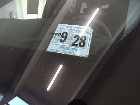 Certified 2023 Jeep Grand Cherokee Laredo X image 24