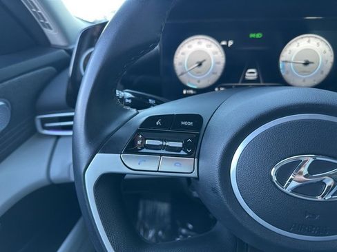 Used 2023 Hyundai Elantra Limited image 22