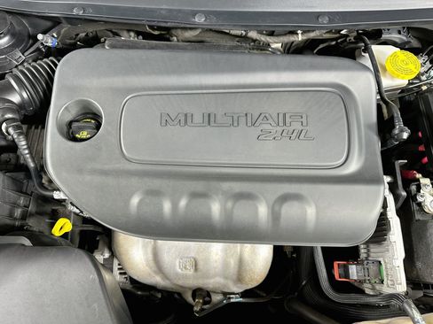 Used 2019 Jeep Cherokee Limited FWD image 32