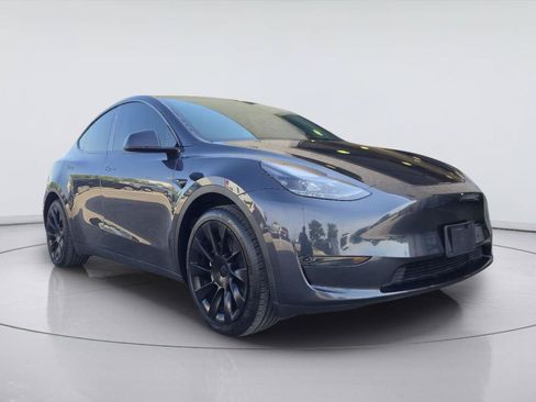 Used 2024 Tesla Model Y Long Range RWD image 7