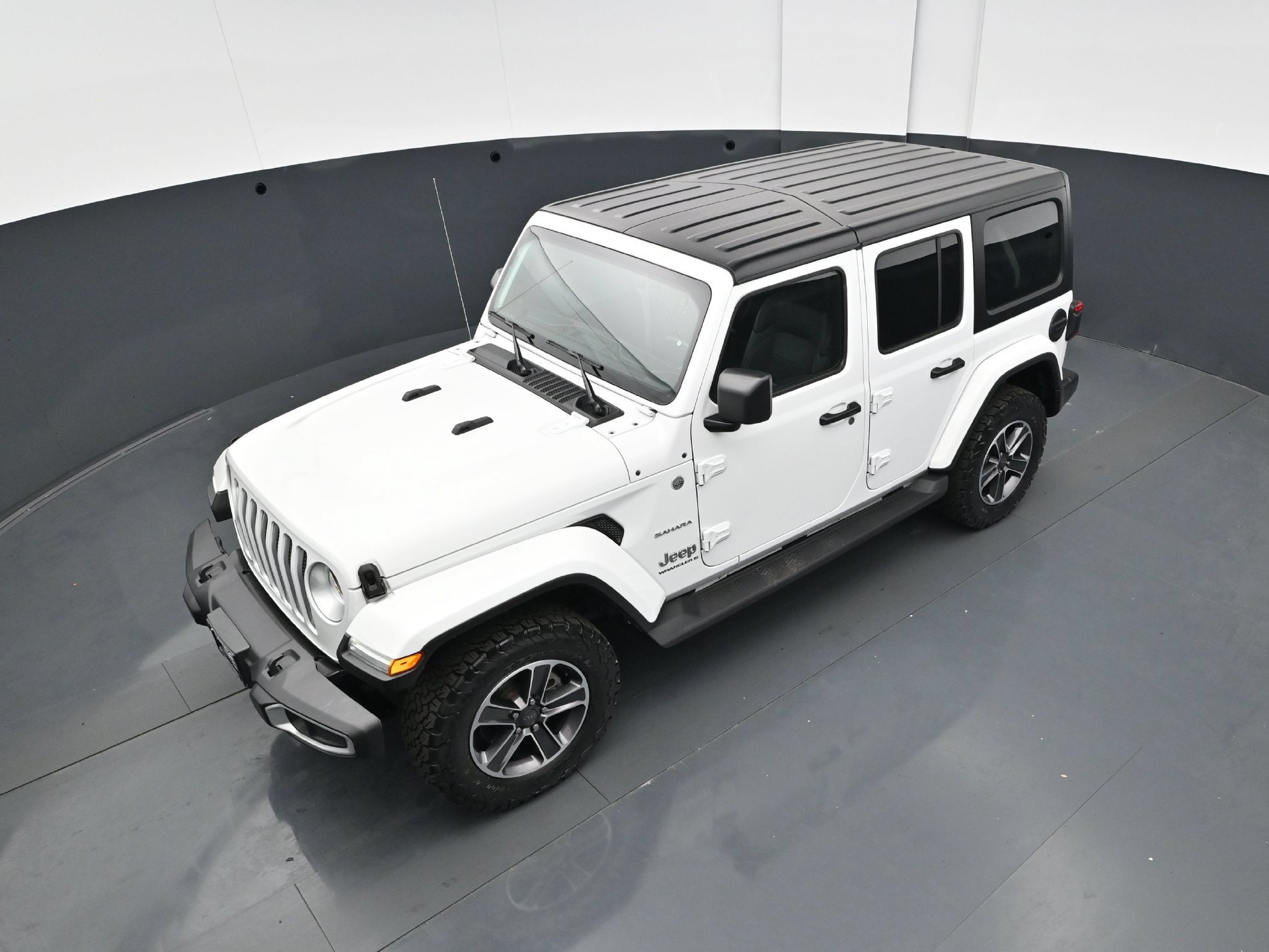 Used 2023 Jeep Wrangler Unlimited Sahara w/ LED Lighting Group AWD/4WD image 37