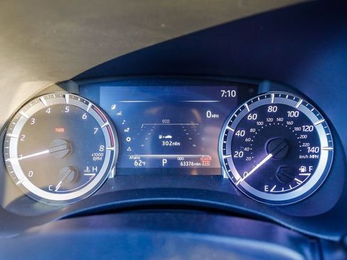 Used 2024 Toyota Highlander LE image 28