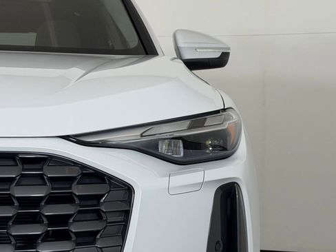 Used 2025 Audi Q5 Premium w/ Convenience Package image 11