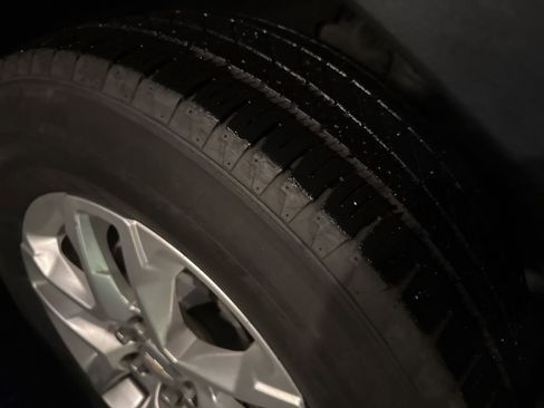 Used 2021 Chevrolet Traverse LT image 7