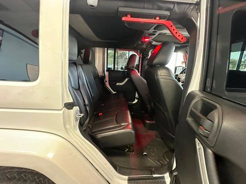 Used 2015 Jeep Wrangler Unlimited Rubicon image 29