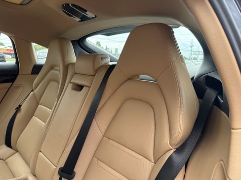 Used 2022 Porsche Panamera image 36