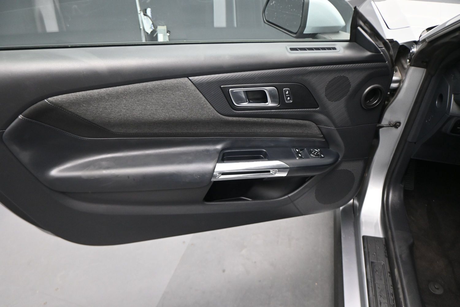 Used 2025 Ford Mustang Coupe RWD image 10