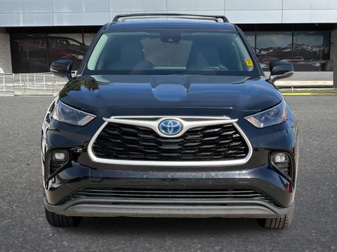 Used 2023 Toyota Highlander LE AWD/4WD image 11