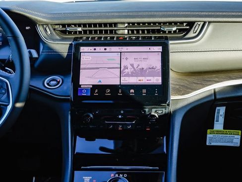 New 2025 Jeep Grand Cherokee Limited w/ Black Appearance Package image 14