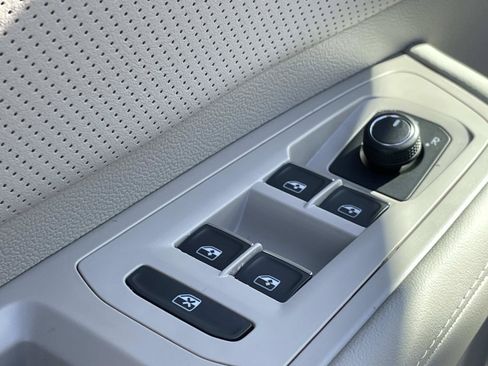 New 2026 Volkswagen Atlas SE FWD image 18