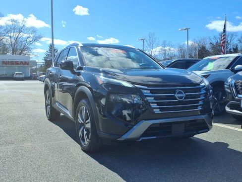 Certified 2026 Nissan Rogue SL AWD/4WD image 3