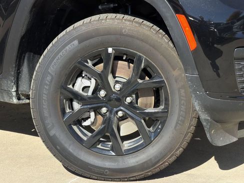 New 2025 Jeep Grand Cherokee L Altitude RWD image 8