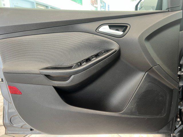 Used 2012 Ford Focus SE FWD image 12