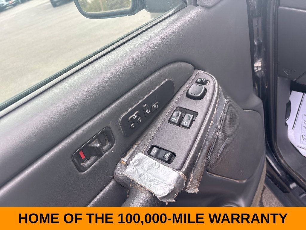 Used 2004 Chevrolet Silverado 2500 LT AWD/4WD image 12