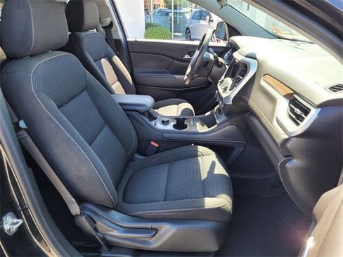 Used 2022 GMC Acadia SLE image 14