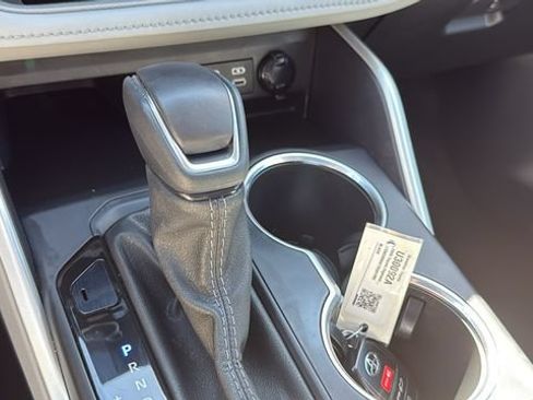 Used 2026 Toyota Highlander XLE AWD/4WD image 17
