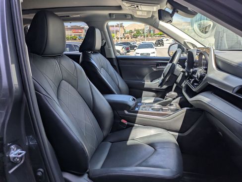 Used 2023 Toyota Highlander Platinum AWD/4WD image 84