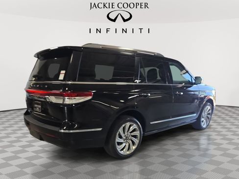 Used 2024 Lincoln Navigator Reserve AWD/4WD image 5