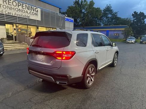Used 2023 Honda Pilot Touring image 6