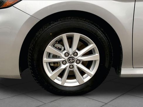 Used 2025 Toyota Camry LE FWD image 11