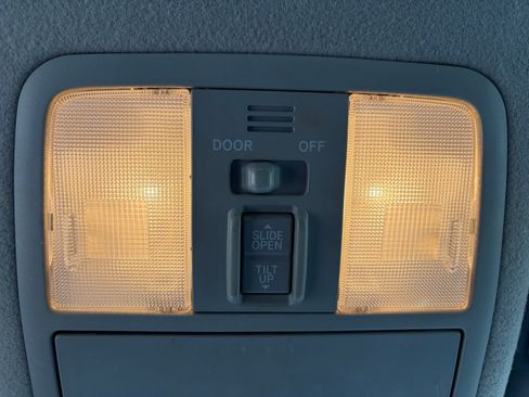 Used 2011 Toyota RAV4 4WD w/ Upgrade Value Pkg image 21
