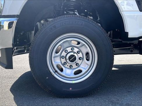 New 2026 Ford F250 XL w/ XL Chrome Package image 12