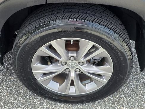 Used 2015 Toyota Highlander XLE FWD image 38
