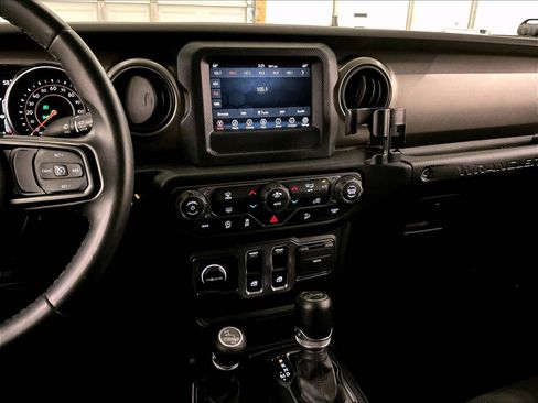 Used 2018 Jeep Wrangler Sport AWD/4WD image 6