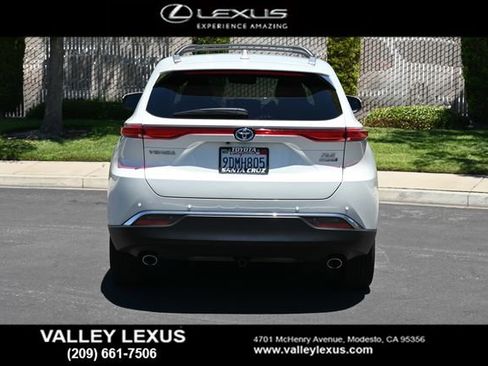 Used 2022 Toyota Venza XLE AWD/4WD image 5