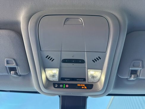 Used 2023 GMC Terrain SLT image 31