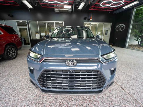 Used 2024 Toyota Grand Highlander AWD image 6